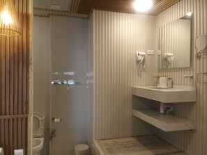 Panoramic Quadruple Room, Balcony, Sea View | Bathroom | Slippers - Unique beach front hotel (La Digue)