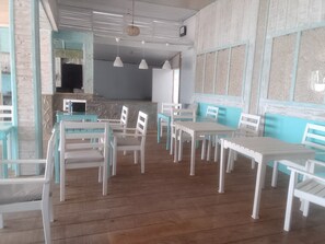 Dining - Unique beach front hotel (La Digue)