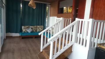Panoramic Quadruple Room, Balcony, Sea View | Interior