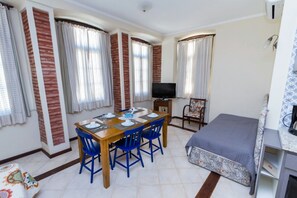 Ferros/tábuas de passar roupa, Wi-Fi, roupa de cama