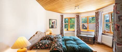 1 slaapkamer, een strijkplank/strijkijzer, wifi, beddengoed