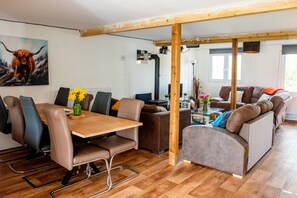 Dining - Dartmoor Reach Alpaca Farm Stay Sleeps 8 (Dartmoor)