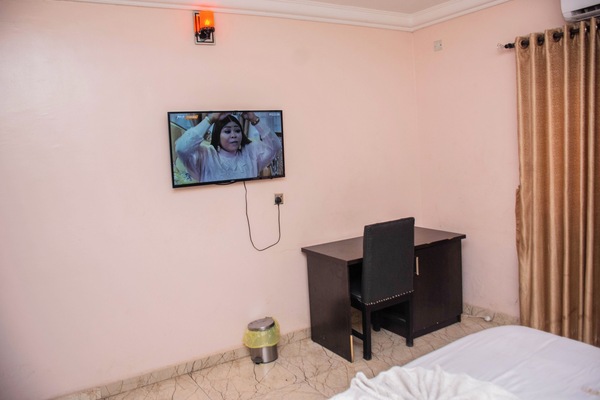 Luxury Room | Desk, laptop workspace, WiFi (free)
