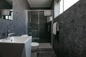 Bathroom - 2-br Duplex Penthouse Spinola Sea View Balcony (St. Julian's)