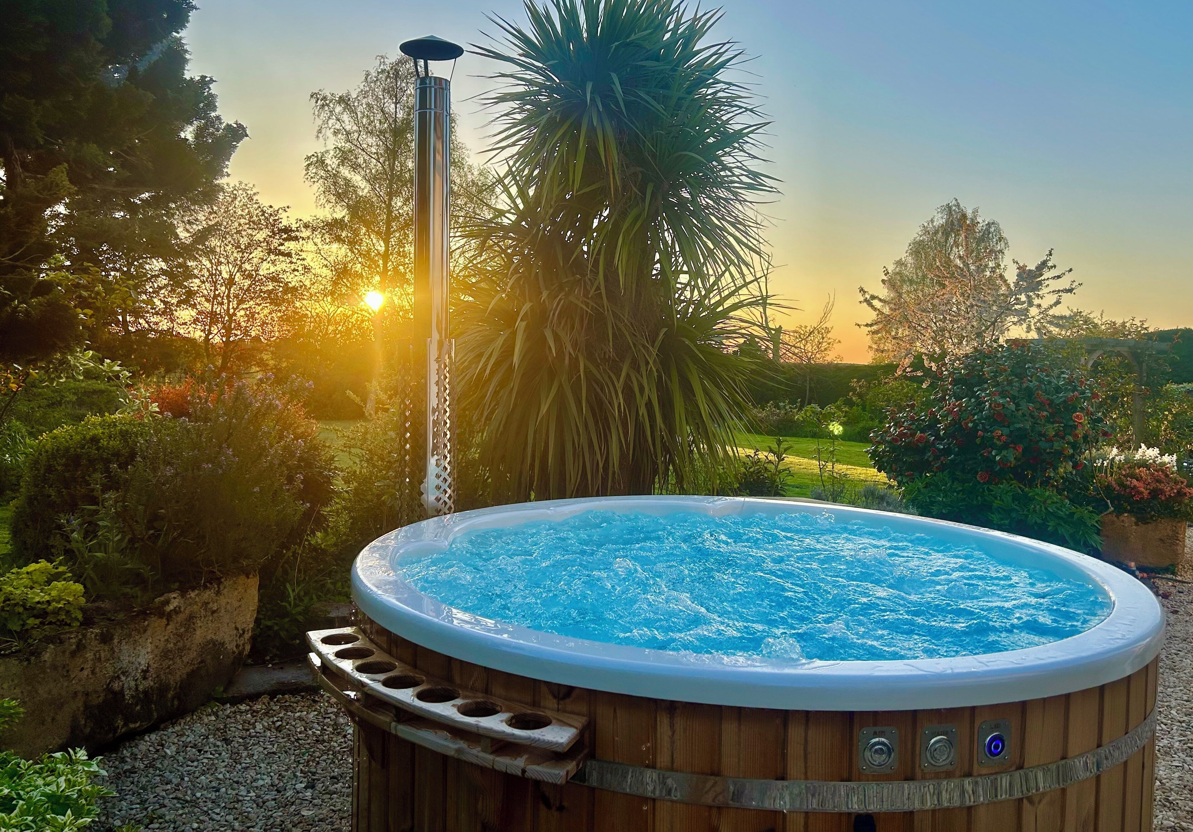 Outdoor spa tub