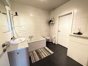 Bathroom - Modern and family friendly apartment in Kópavogur (Kópavogur)