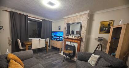 Spacious 3-Bed Edinburgh Stay Near City Centre with Free Parking