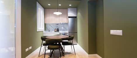 Classic Apartment, Ground Floor | Dining