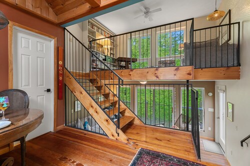 Charming bookworm’s cottage near Cayuga Lake. Cozy, quiet, and perfect for relaxing getaways with your favorite reads.