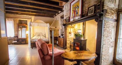 Carennac-Rocamadour-Padirac- parents suite. 2 bedrooms. bathroom+wc+living room+TV+bedroom-garden