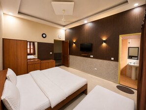 Desk, laptop workspace - Udaigarh Palace - The Heritage Hotel  (Jodhpur)