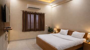Deluxe Single Room, Garden View | Desk, laptop workspace