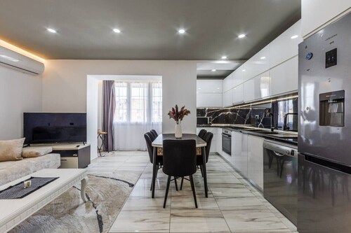 Shkodra Living | Modern 1BR Near City Center by PikHost