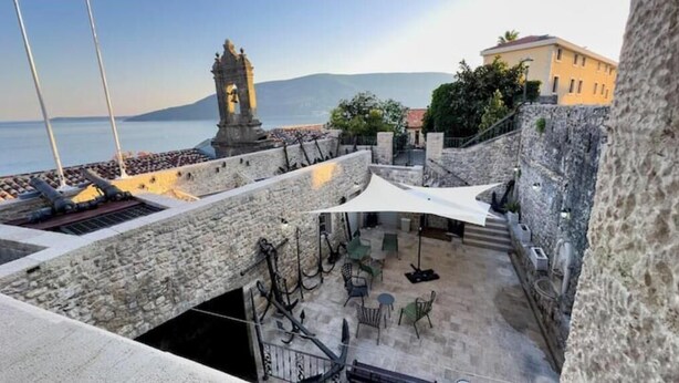 Outdoor dining - Charming Historic Studio with Stunning Views & Rooftop Terrace (Herceg Novi)