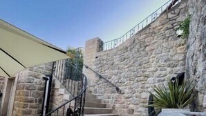 Property grounds - Charming Historic Studio with Stunning Views & Rooftop Terrace (Herceg Novi)