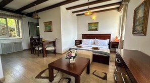 1 bedroom, iron/ironing board, WiFi, bed sheets - Levanat Studio – Cozy Historic Escape with Spectacular Views (Herceg Novi)