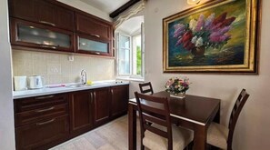 Private kitchen - Bonaca Studio – A Peaceful Retreat with Stunning Views (Herceg Novi)
