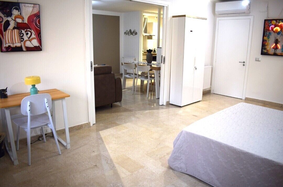 2 bedrooms, iron/ironing board, internet, bed sheets