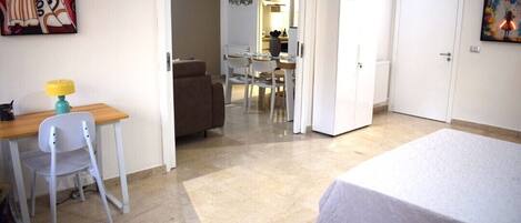 2 bedrooms, iron/ironing board, internet, bed sheets