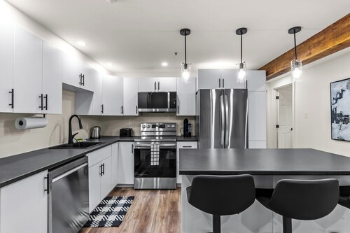 Duckworth Suite2B Kitchen, W/D & WiFi DT