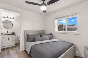 Room - Duckworth Suite2B Kitchen, W/D & WiFi DT (St. John's)