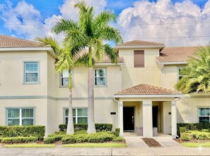 Exterior - Storey Lake Luxury Oasis: Private Pool, BBQ Grill, 15 min to Disney (Kissimmee)