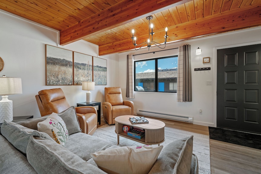 New! 1 Minute Away From The Entrance - West Yellowstone, MT