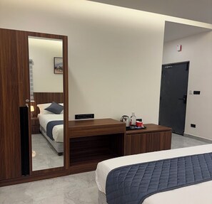 Luxury Room | Premium bedding, desk, free WiFi, bed sheets