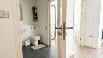 Handtücher, Seife, Toilettenpapier