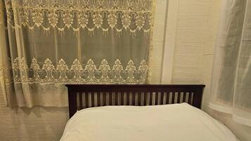 2 bedrooms, iron/ironing board, WiFi