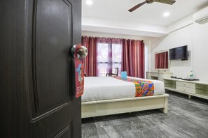Deluxe Double Room | Desk, laptop workspace, free WiFi - Frazer Suites (Bengaluru)