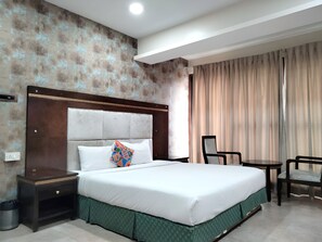 Deluxe Double Room | Meja, ruang kerja komputer riba, Wi-fi percuma, cadar katil 
