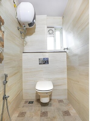 Doppia Deluxe | Bagno | Doccia, set di cortesia gratuito, asciugamani, sapone