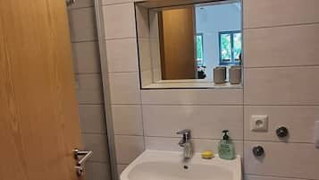Shower, towels