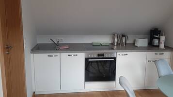 Kühlschrank, Ofen, Herdplatte, Geschirrspüler