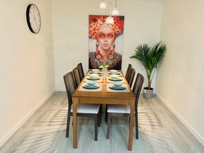 Dining - Spacious 3BR House Near Downtown / Free Parking (Vancouver)