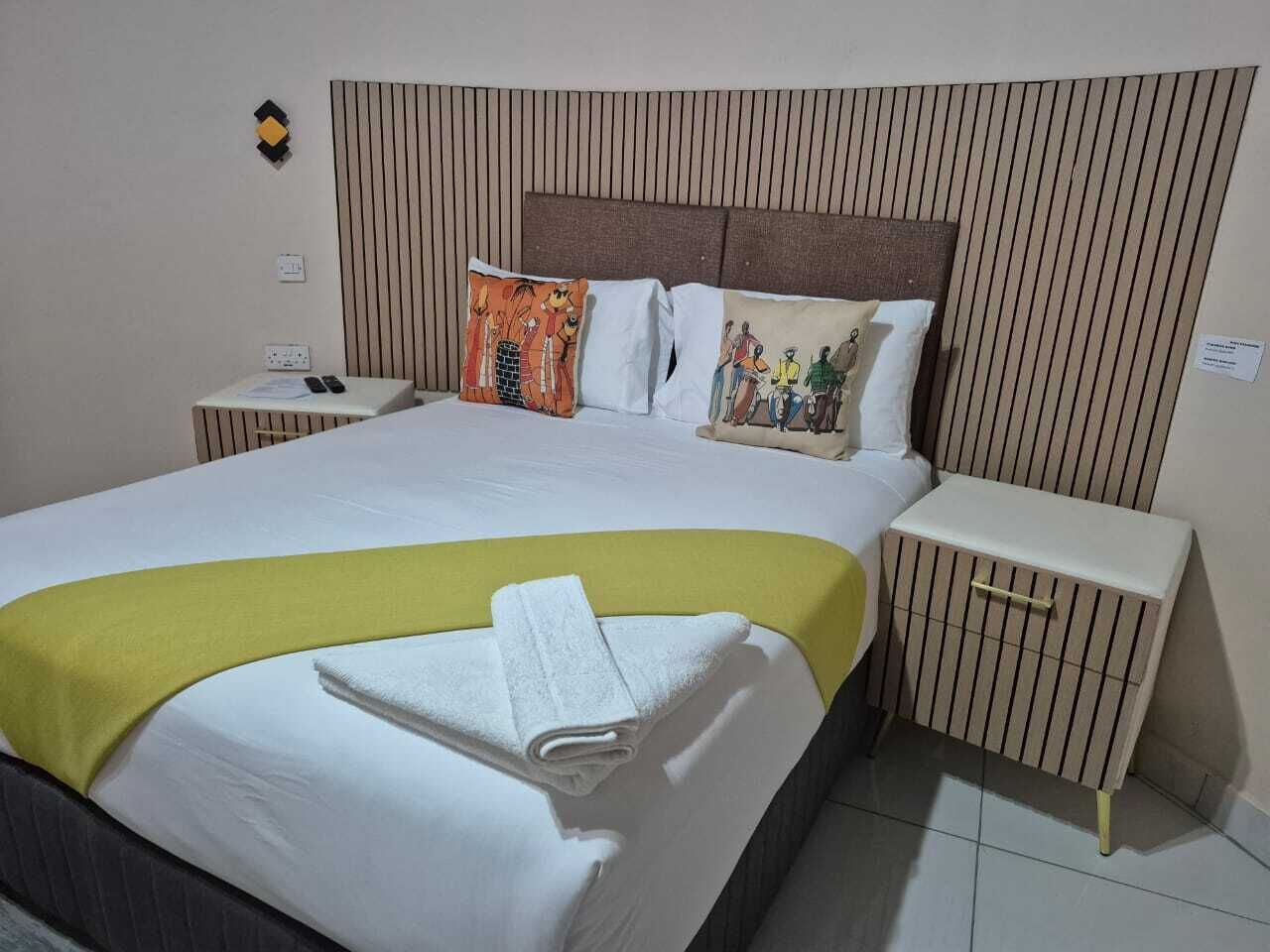 Habitación superior | Cortinas blackout, tabla de planchar con plancha y wifi gratis 