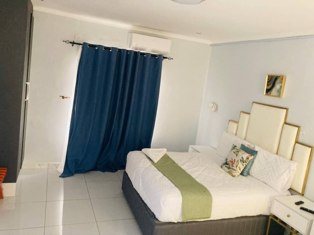 Kamar Double Standar, patio | Tirai kedap cahaya, setrika/meja setrika, dan Wi-Fi gratis