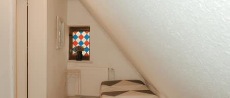 WiFi, bed sheets