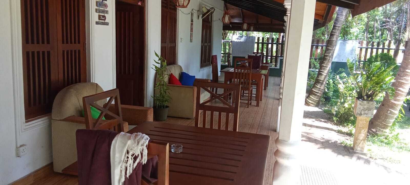 Quarto casal luxo, varanda, vista para o lago | Opções para refeição ao ar livre