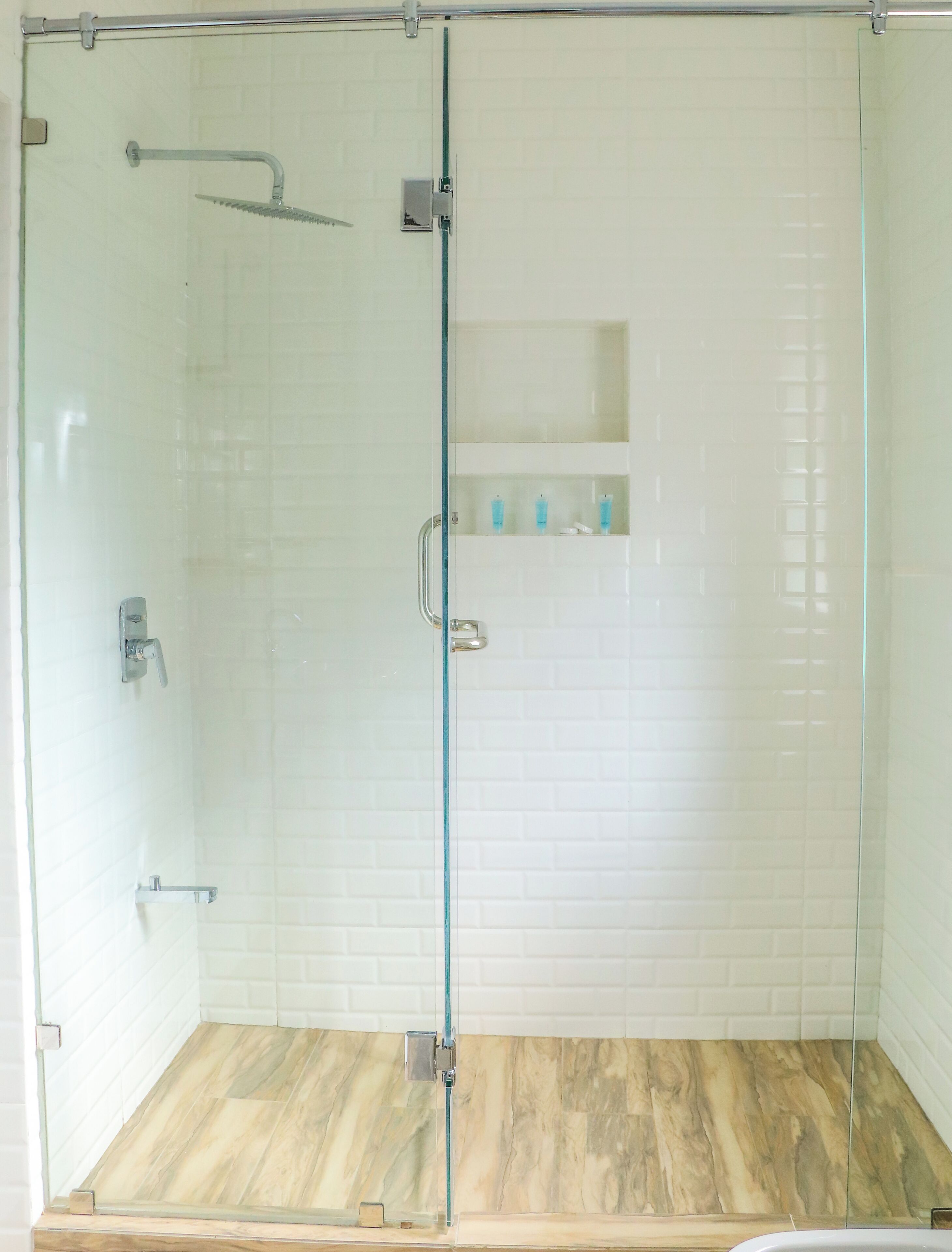 Superior Apartment, 1 Bedroom | Bathroom | Separate tub and shower, towels, soap, shampoo