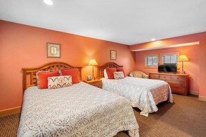 3 habitaciones, tabla de planchar con plancha, internet y ropa de cama 