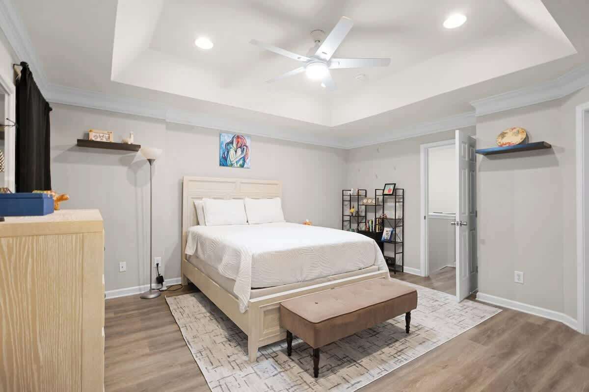 3 bedrooms, iron/ironing board, travel crib, WiFi