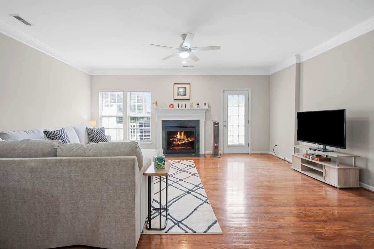 TV, fireplace, offices