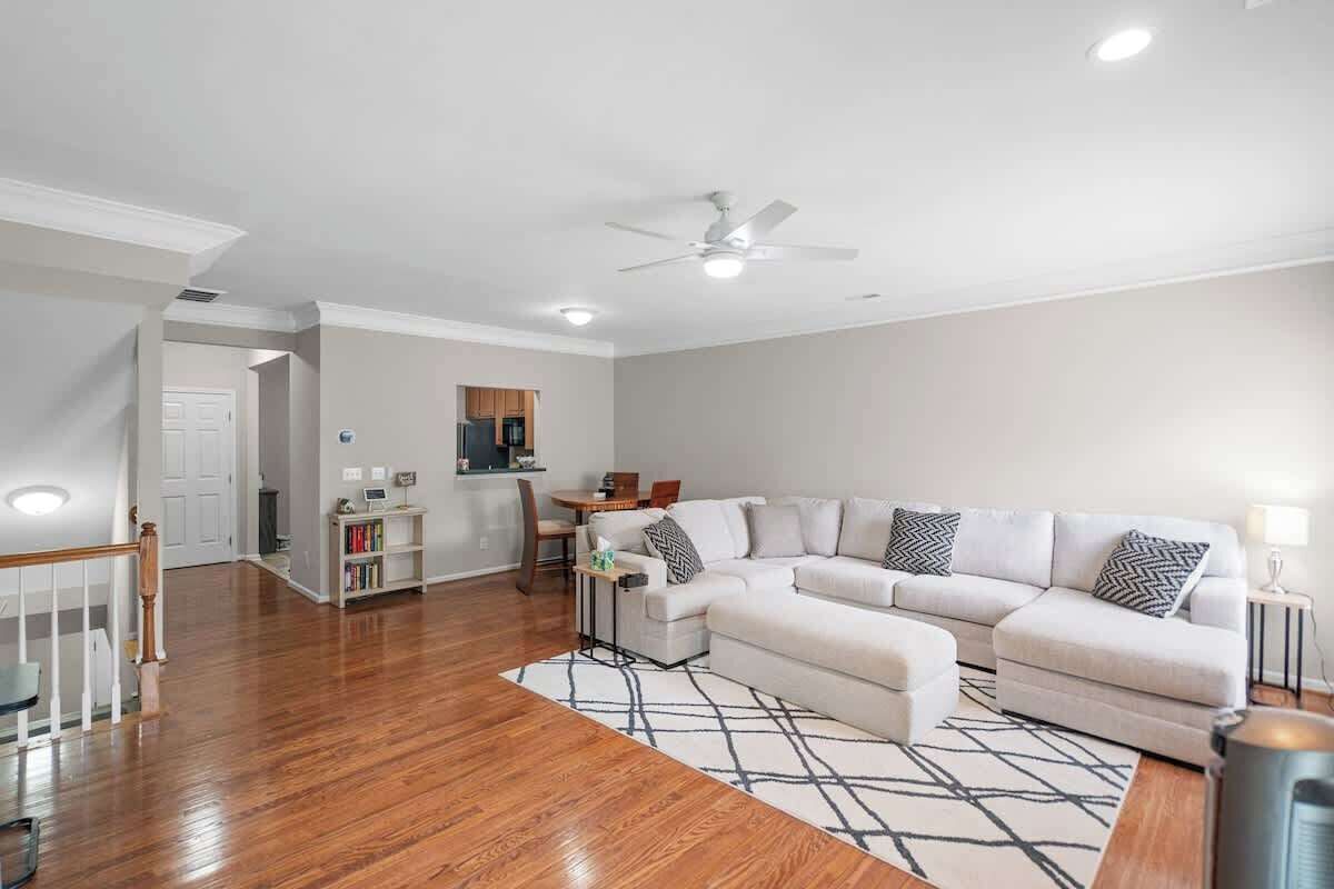 TV, fireplace, offices