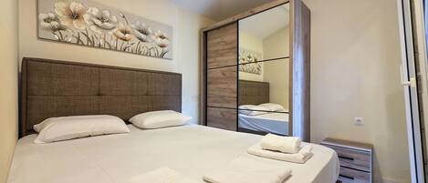 1 bedroom, internet, bed sheets