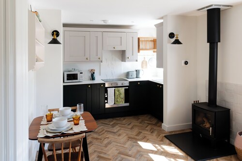 Goldings at Tipsy Cottages: cosy country calm