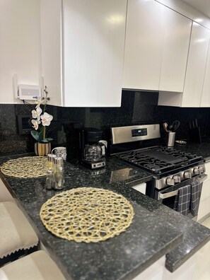 Private kitchen - Cozy yet modern apartment in a very peaceful residential area in Santiago. (Santiago de los Caballeros)