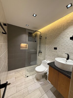 Bathroom - Cozy yet modern apartment in a very peaceful residential area in Santiago. (Santiago de los Caballeros)