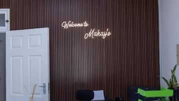 Room, 3 Bedrooms | Lobby